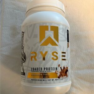 Ryse Loaded Protein Cinnamon Toast 2 LB 27 ServingS Exp 11/26